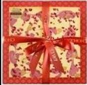 Шоколад белый "Узорный с ананасом и малиной", 200 гр в коробке с ленточкой